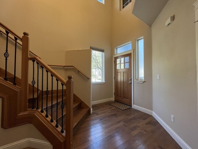 Building Photo - Beautiful 5 Bedroom Home + Office with Grand Entry, Gourmet Kitchen & Private Backyard