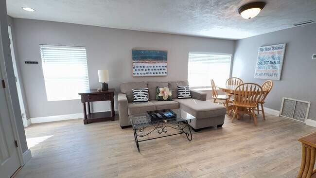 Building Photo - Fully Furnished Two Bedroom Long Term Beach Apartment for Rent