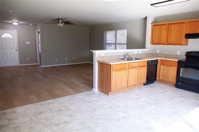 Building Photo - 320 Chisholm Trail