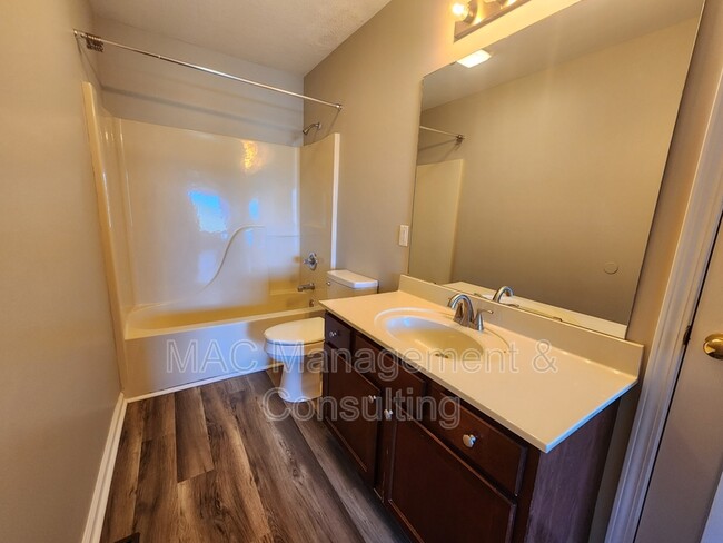Building Photo - 1748 Bouton Dr
