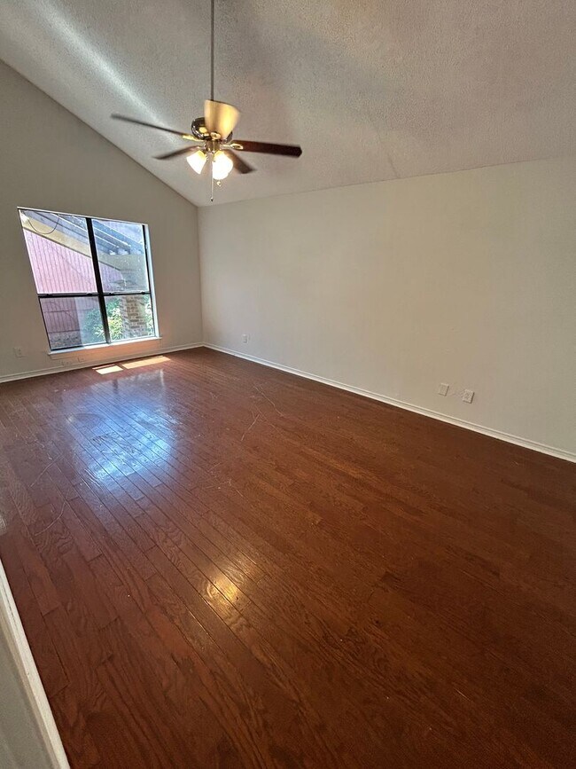 Building Photo - Beautifully crafted Home!