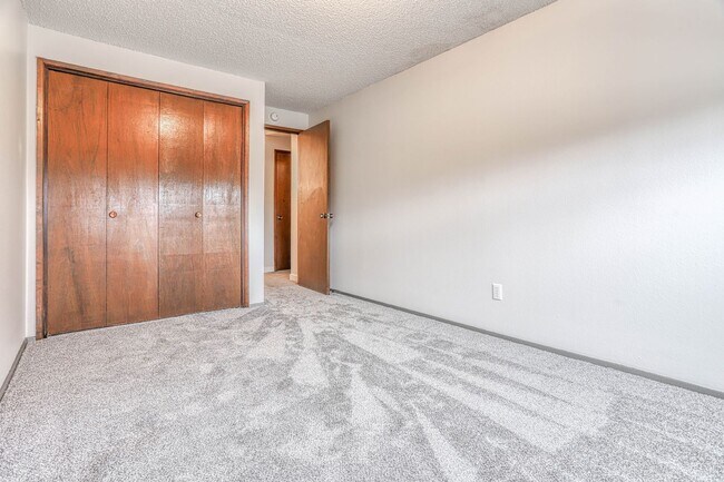 Building Photo - 310 NE 85th St