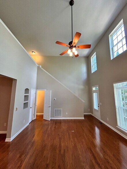 Building Photo - 7102 Lenox Village Dr