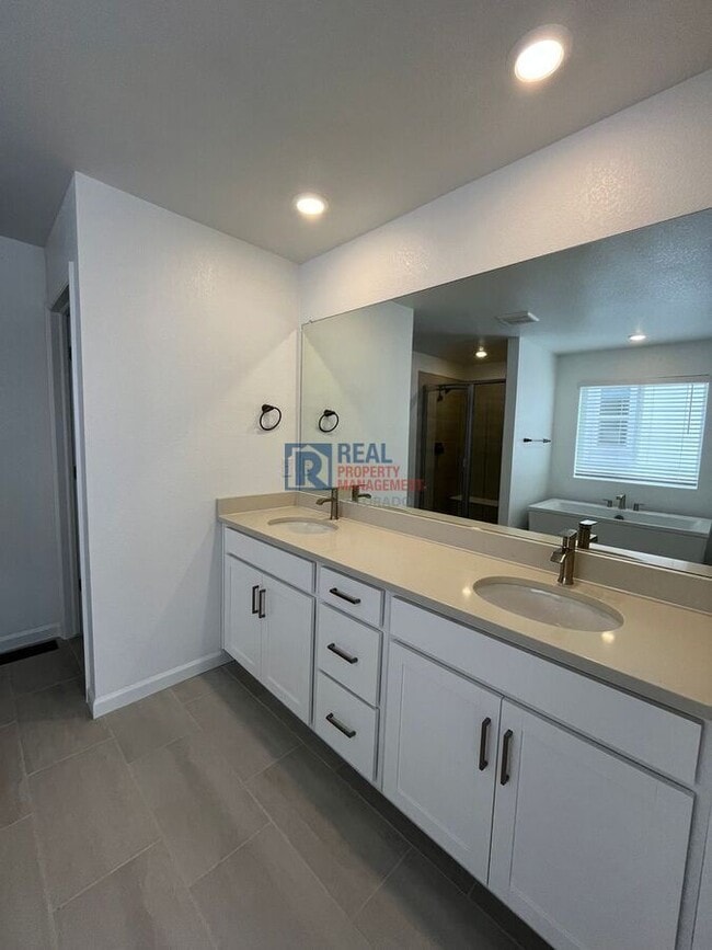 Building Photo - 16488 W 92nd Pl