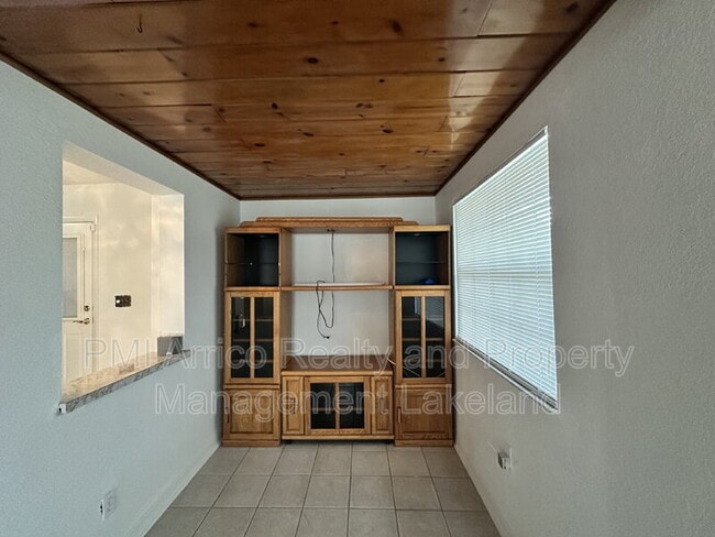 Building Photo - 2265 3rd St NE