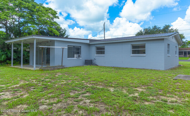Building Photo - 2285 Dolphin Rd
