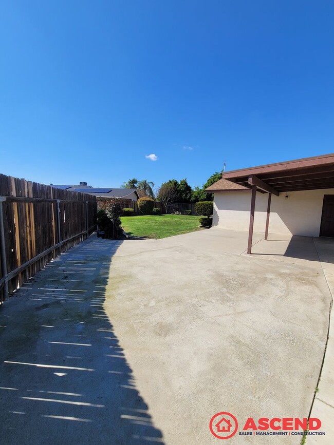 Building Photo - Comfortable 3BD/2BA Home in Bakersfield's 93309!