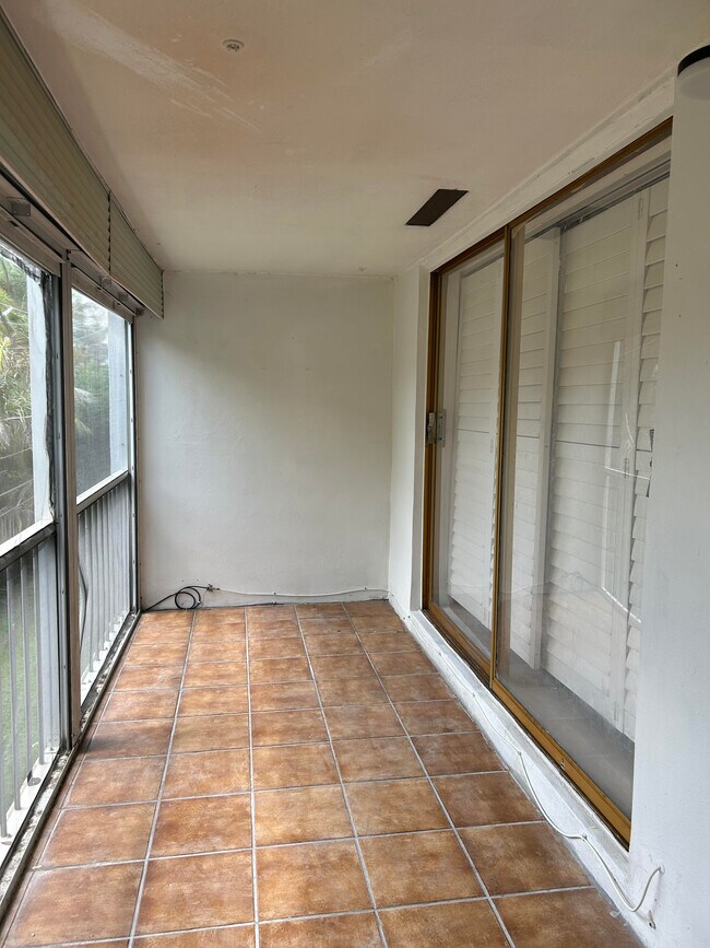 Building Photo - 20600 NW 7th Ave