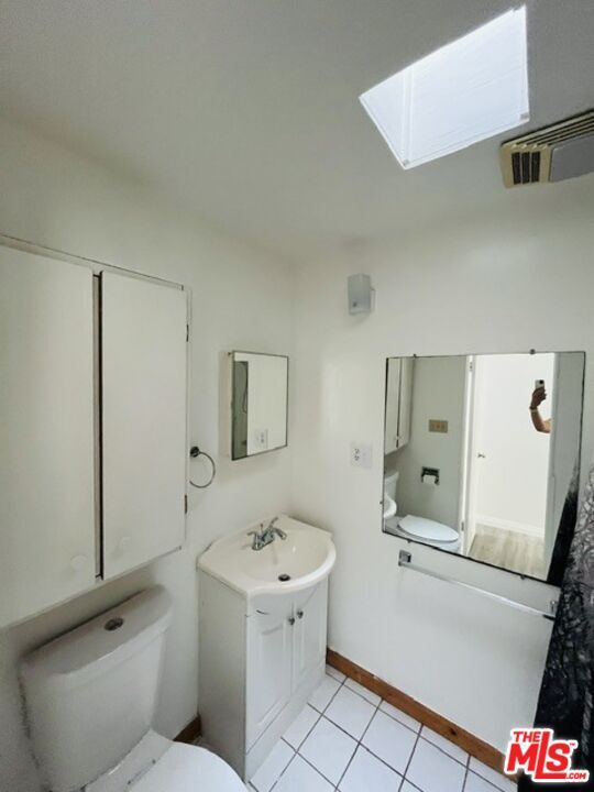 Building Photo - 2371 Edgewater Terrace