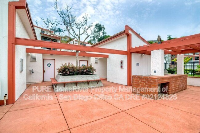Building Photo - 2415 La Costa Ave