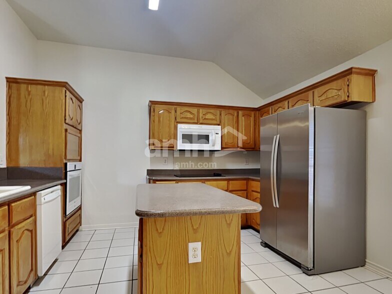 Building Photo - 532 N Parks Dr