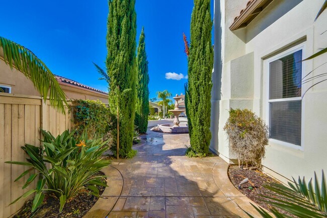 Building Photo - Beautiful 4 bedroom, 4.5 bathroom Home in the Varadero Community