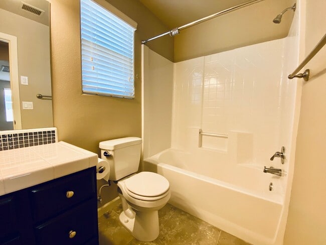 Building Photo - $2,250 DeWolf & Barstow, 3 Bedroom - Joy Dr, Clovis / Community Pool