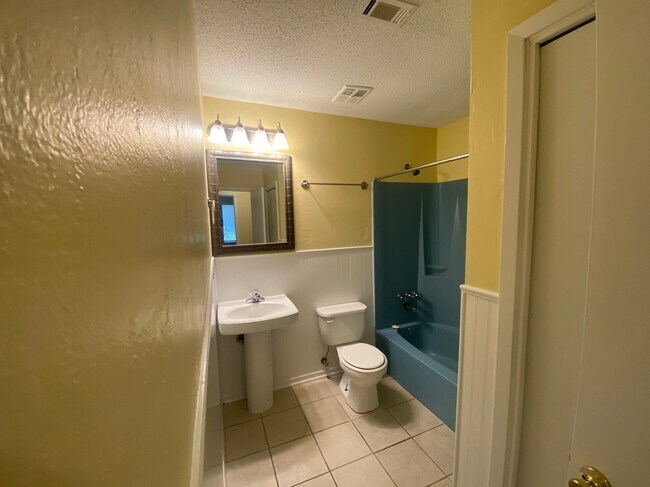 Building Photo - 3235 Auburn Pkwy