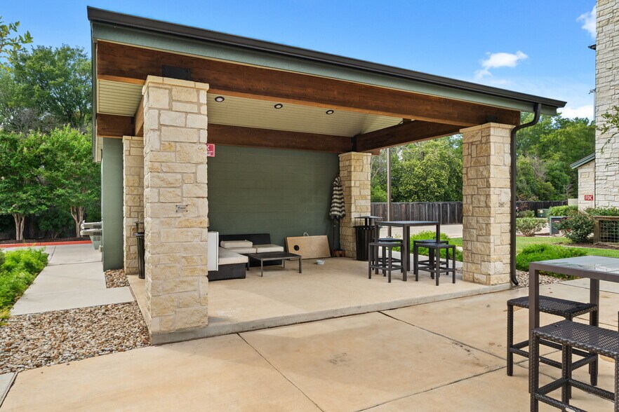 Building Photo - 4704 Sunset Trl