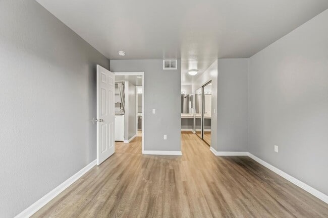 Building Photo - 2536 White Oak Pl