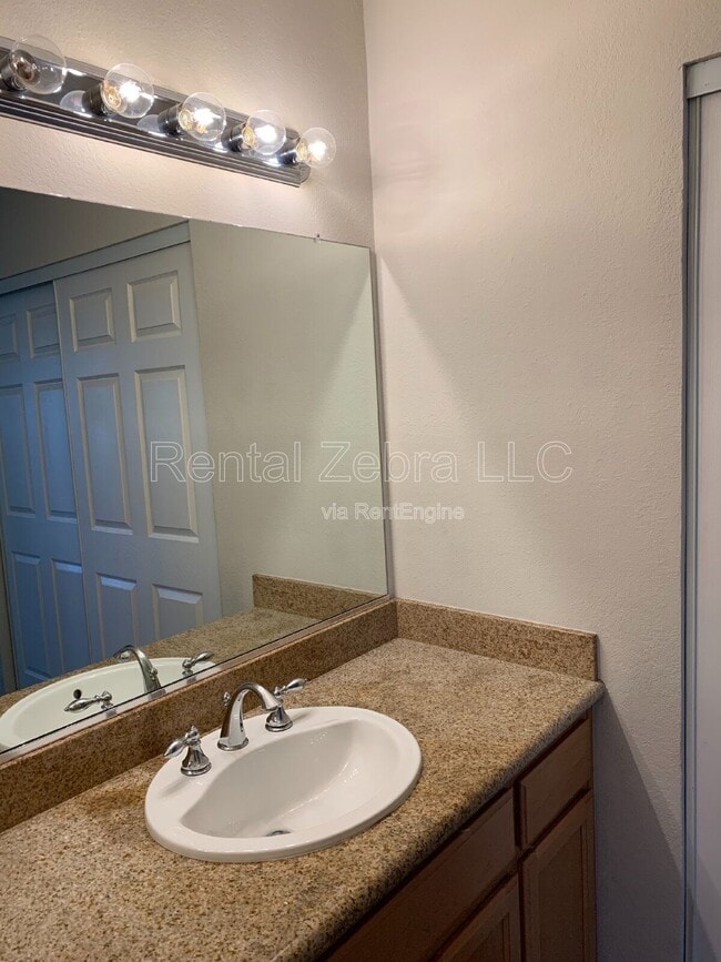 Building Photo - 2915 N Texas St