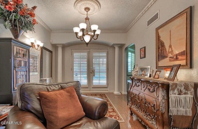 Building Photo - 1933 Gus Moran St