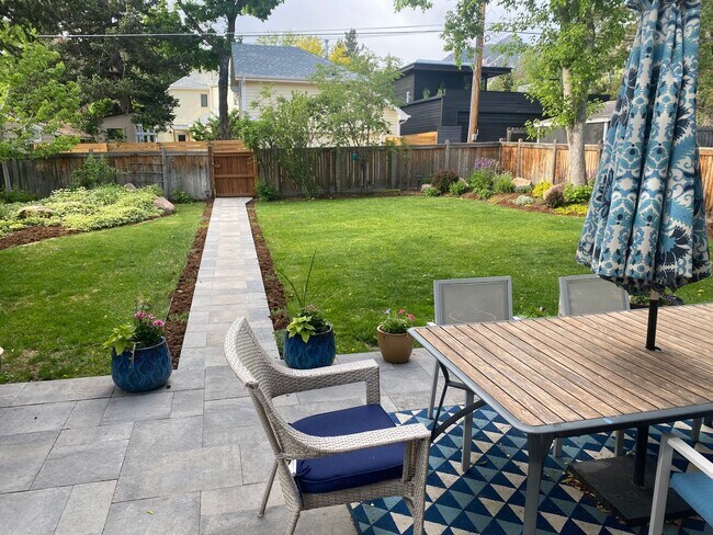 Building Photo - 2018 Columbine Ave