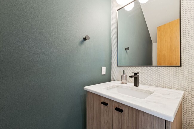 Building Photo - LUXURY TOWNHOME IN LONE STAR DISTRICT