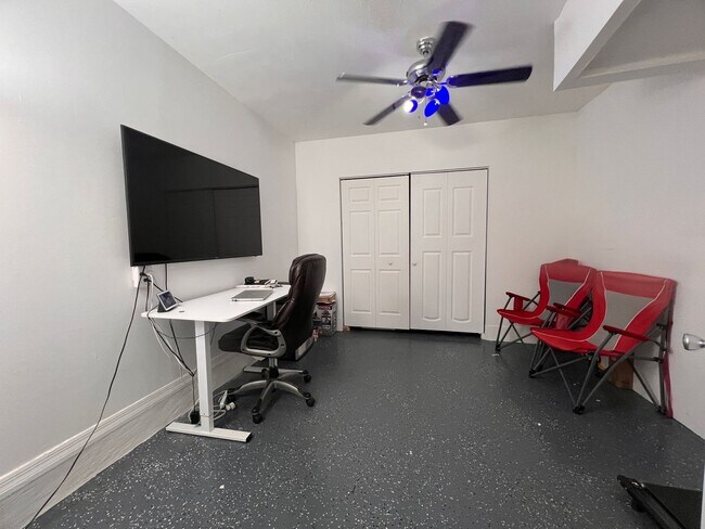 Building Photo - Fantastic, Weston Waterfront 3/2 PLUS Office in Gated Savanna