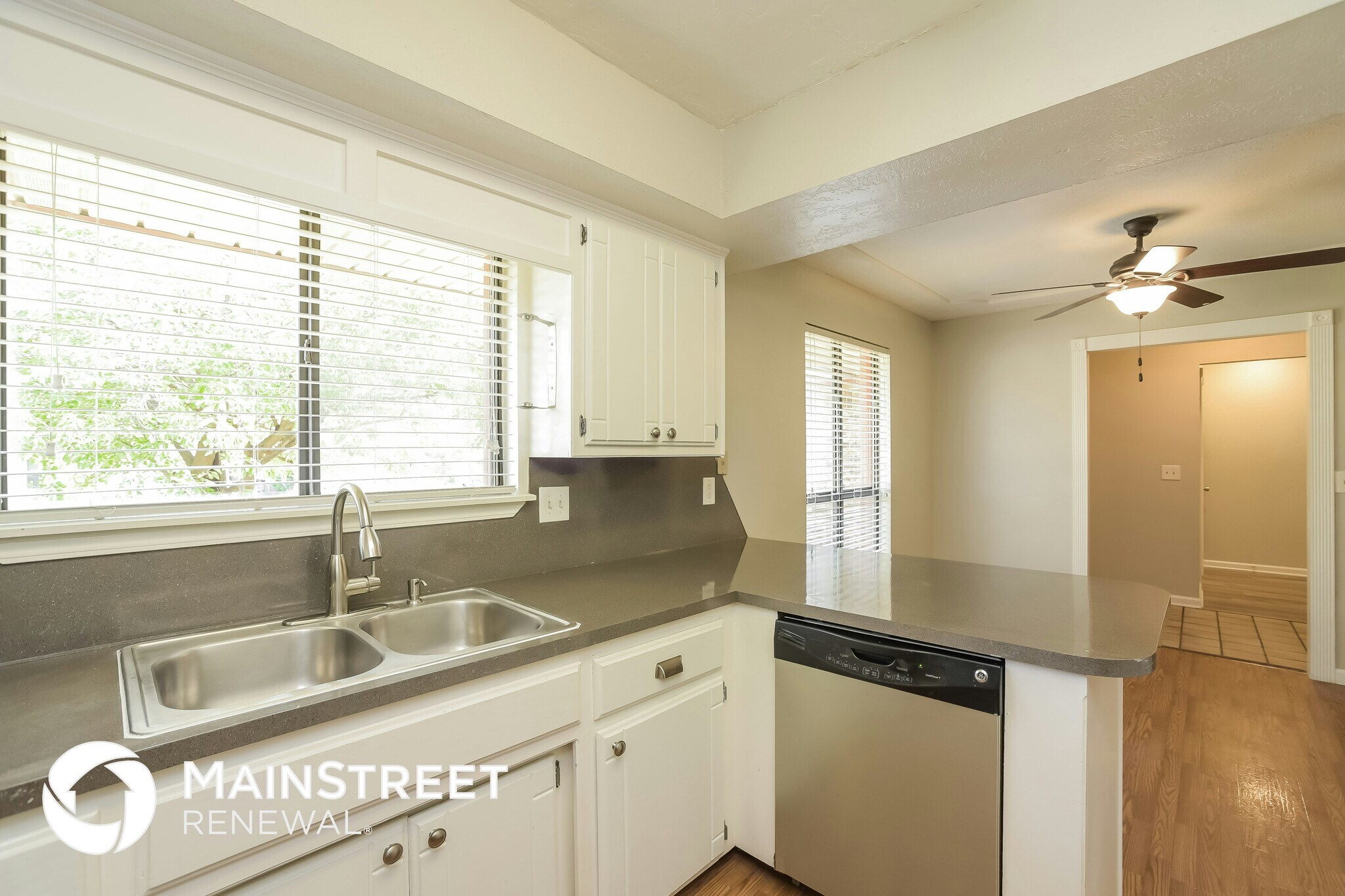 Building Photo - 9840 Willow Wind Dr
