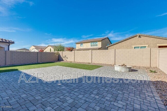 Building Photo - 9916 E Thornbush Ave