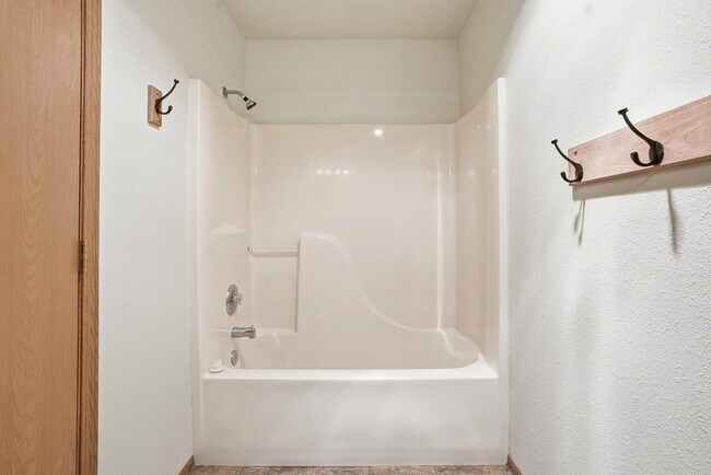 Building Photo - 13221 E 31st Ct