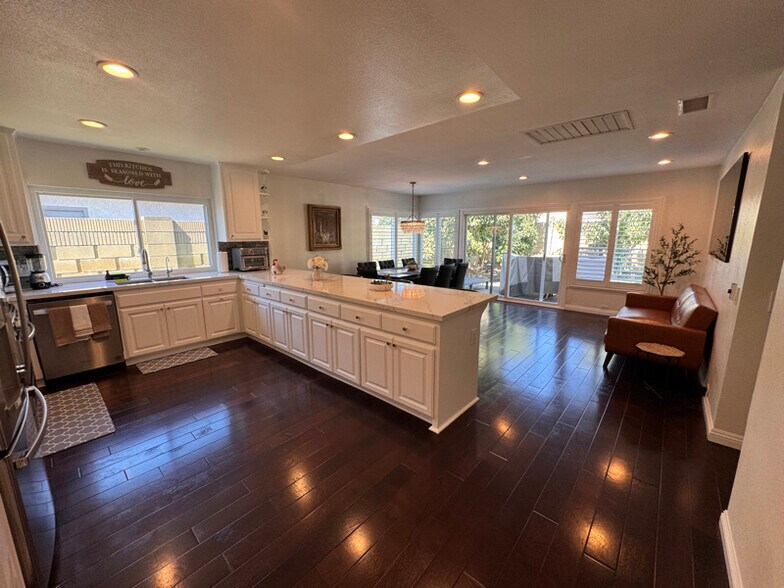 Building Photo - 11686 Mindanao St