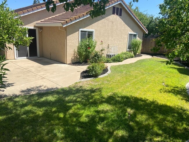 Building Photo - Prarie Oaks 3 Bdrm, 2 bath