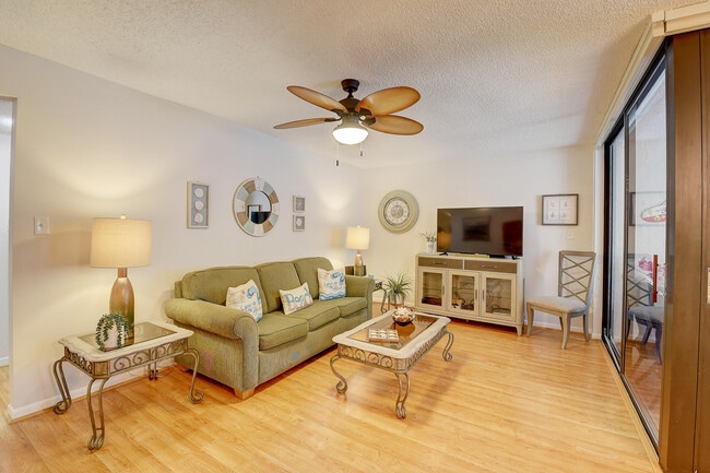 Building Photo - 950 Lavers Cir