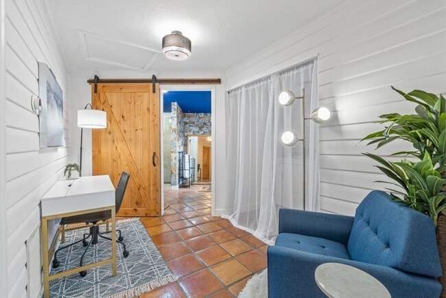 Building Photo - 1911 Parker Ave