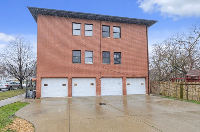 Building Photo - 1431 W 108th St