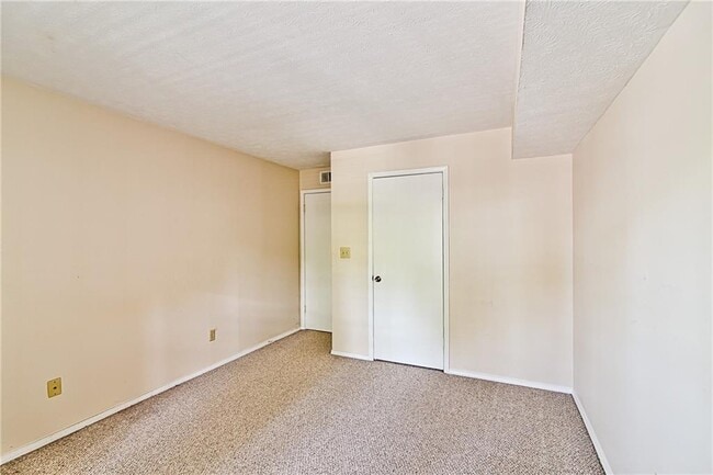 Building Photo - 1102 Augusta Dr