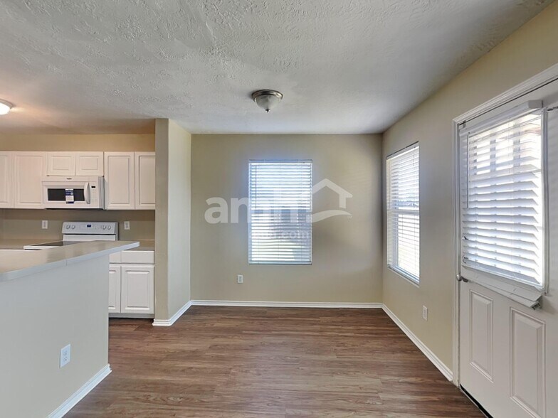 Building Photo - 9530 Belleclarie Ln