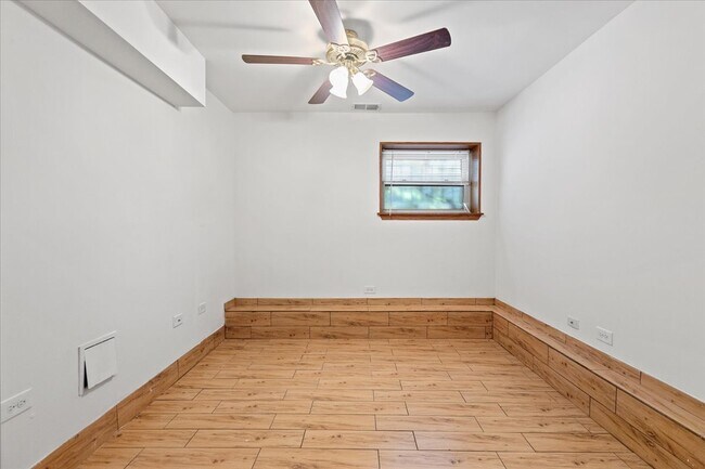 Building Photo - 3546 N Bosworth Ave