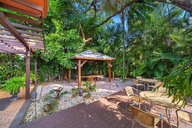 Building Photo - 5627 Granada Blvd