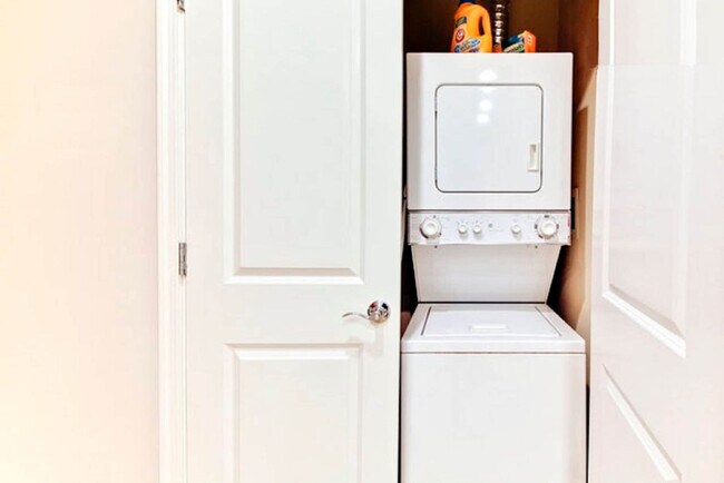 Building Photo - 606 W S Temple St