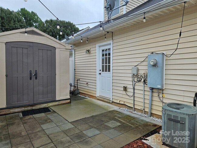 Building Photo - 2039 Shady Pond Dr