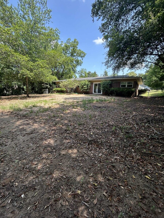 Building Photo - 811 Bahama Dr