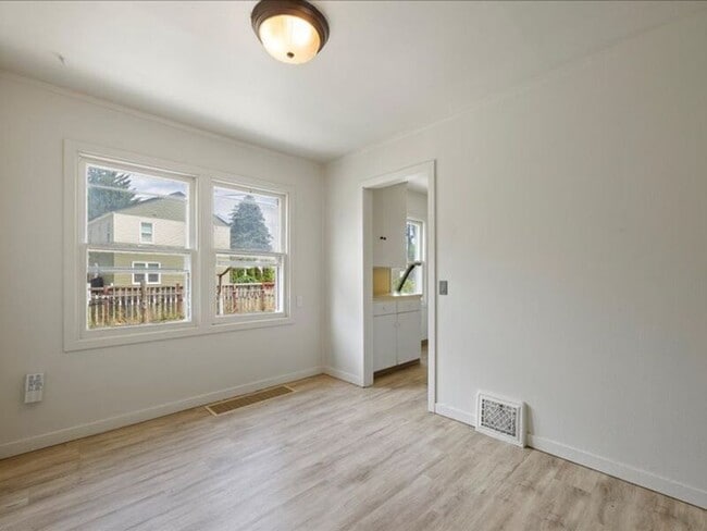 Building Photo - 1306 Putnam St