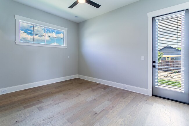 Building Photo - Newer Home