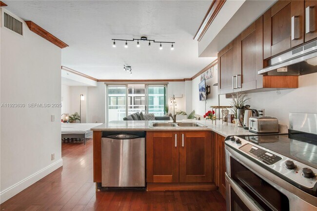 Building Photo - 9499 Collins Ave