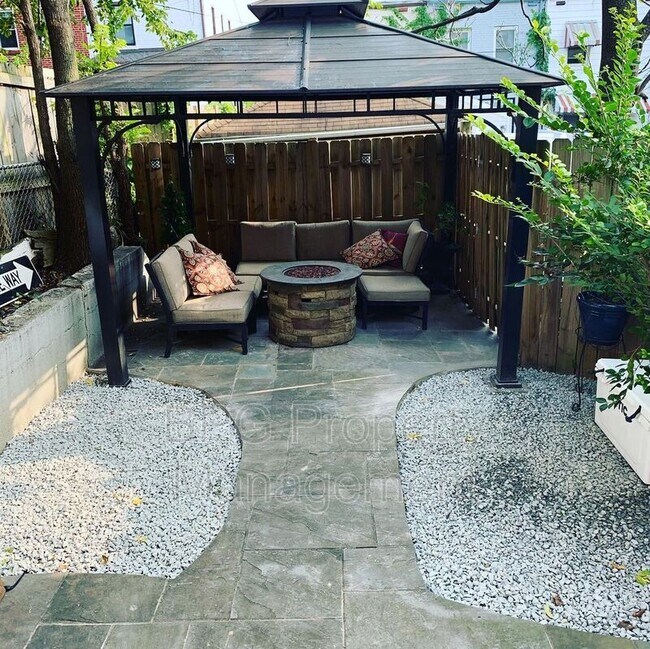 Building Photo - 1635 Lang Pl NE