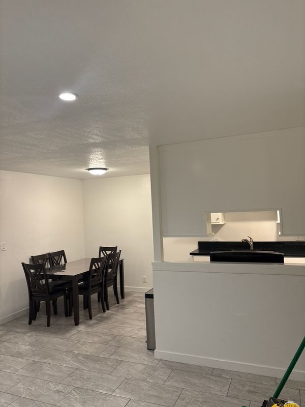 Building Photo - 301 N Tustin Ave