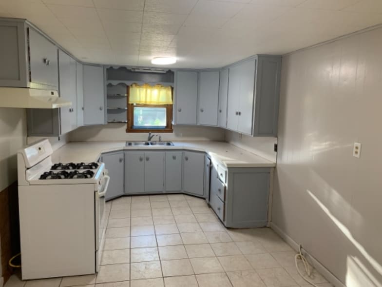 Building Photo - 2025 W Birch Ave