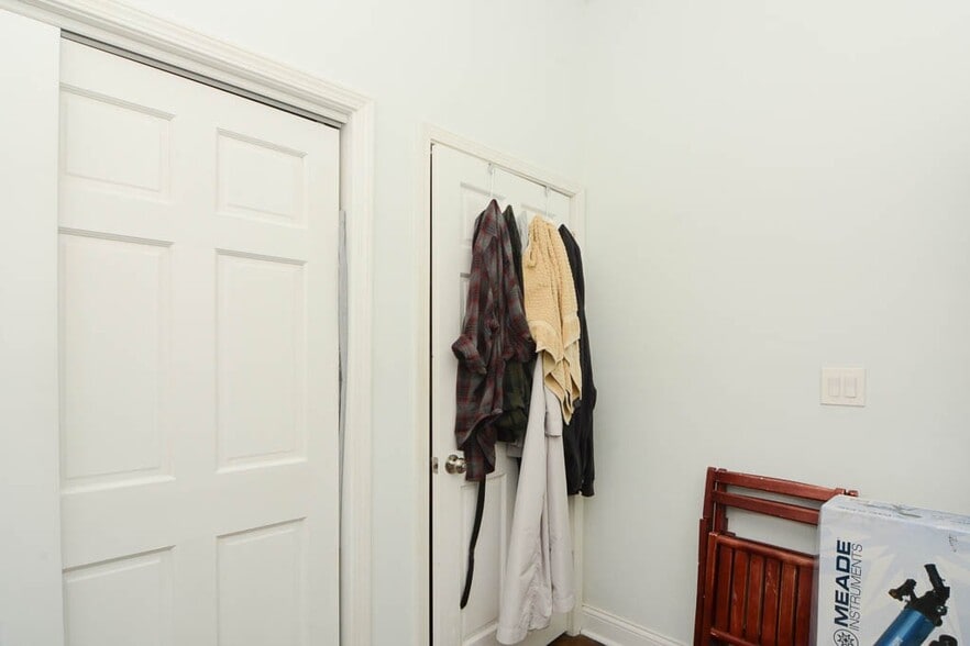 Building Photo - 2347 W 24th Pl