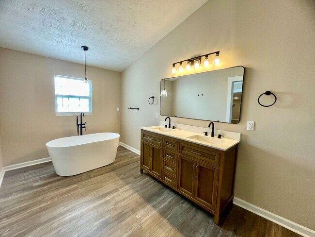 Building Photo - Spacious 4-Bedroom Farmhouse with 2.5 Baths in Raeford!