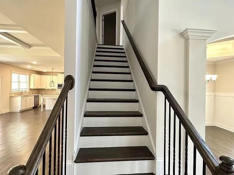 Building Photo - 1850 Silver Crst Wy