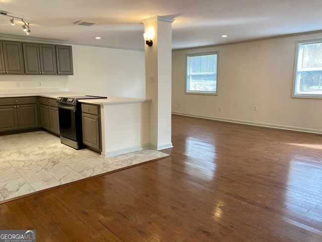 Building Photo - 487 Morgan Mill Rd